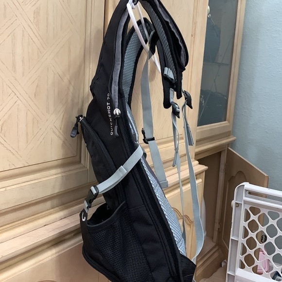 High Sierra, quick shot 70 backpack with 2.0 water, dispensing bag and hose.NWOT - Picture 6 of 10